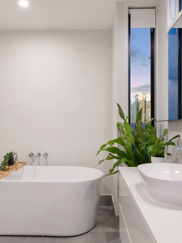 Rénovation salle de bain moderne Salle de bain moderne rénovée
