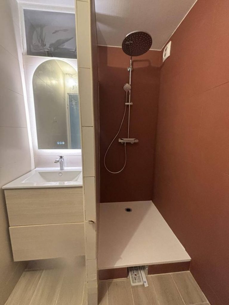 renovation salle de bain terracotta douche italienne boulogne Douche à l'italienne et carrelage terracotta, rénovation de salle de bain à Boulogne-Billancourt